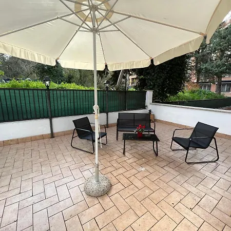 Spacious Vatican With Terrace Vakantiehuis
